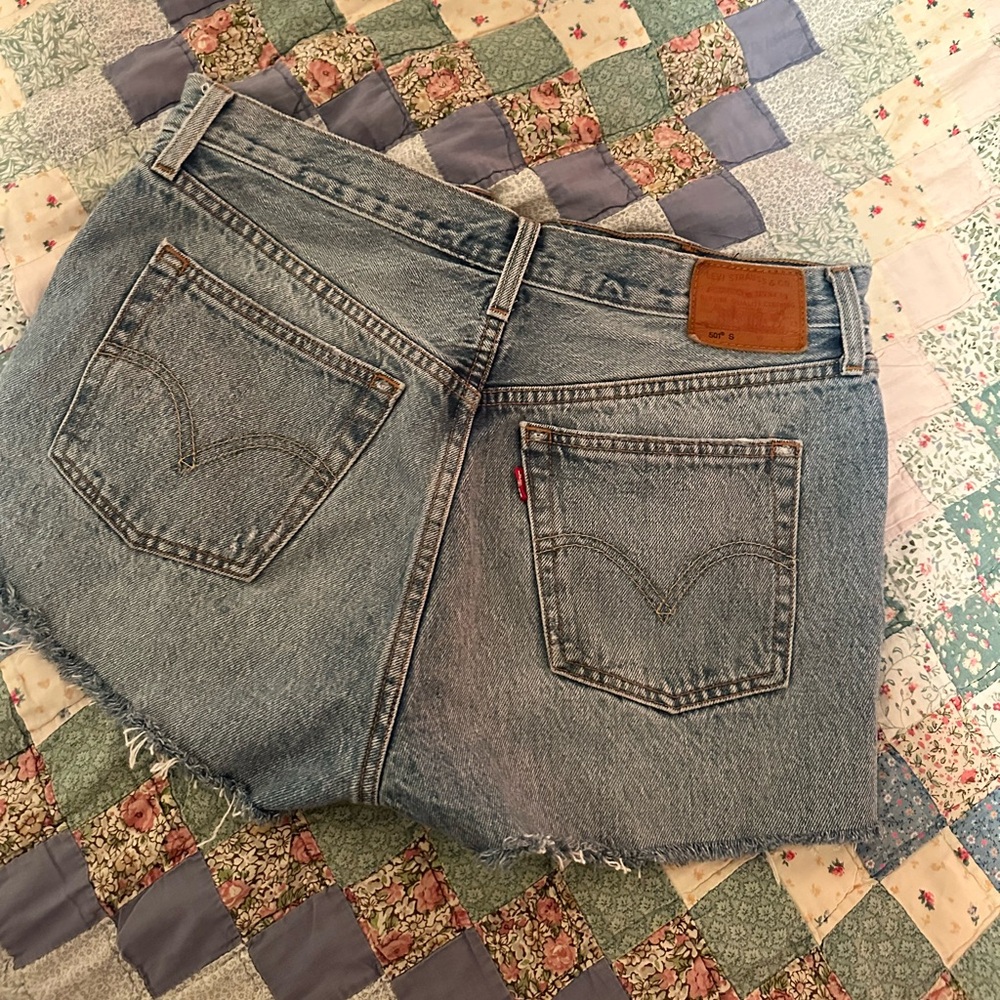 Levi’s Shorts - Picture 2 of 4